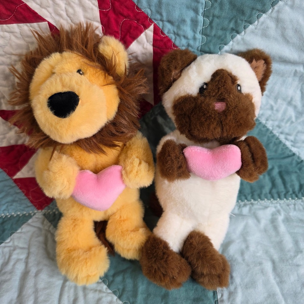 Giggle Scape Lion and Siamese Cat Plush Set with Pink Hearts Valentine Gift 10in